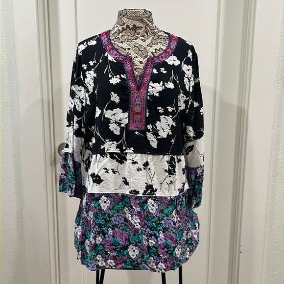 Beautiful Calessa tiered top - Picture 1 of 9